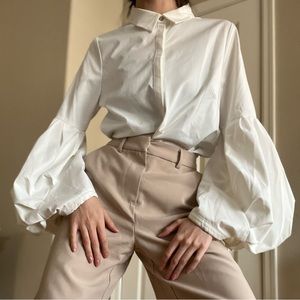 🍦Off-White Balloon/Puff Sleeve Button Down Blouse🍦